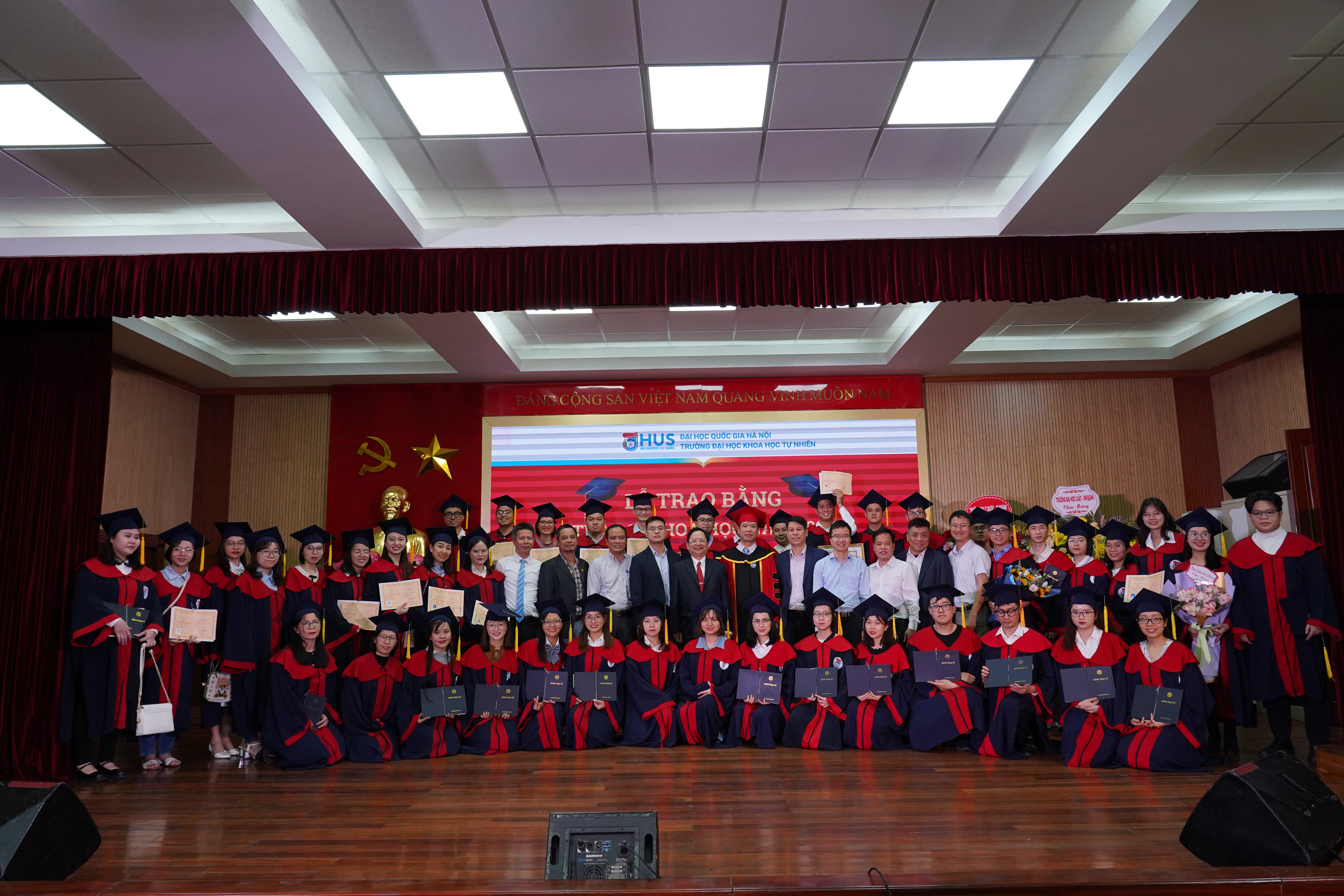 Trường ĐHKHTN trao bằng cho 171 tân thạc sĩ hoàn thành chương trình đào tạo