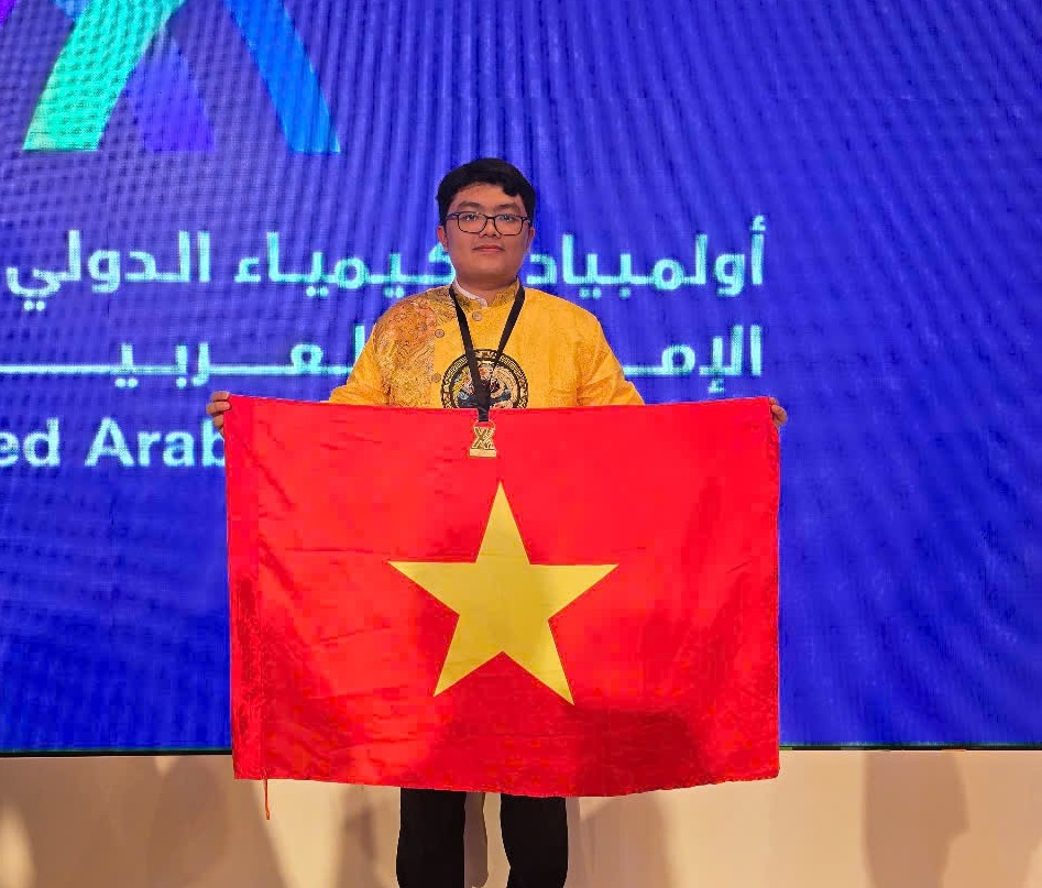 Cú “bẻ lái” chạm Huy chương Vàng Olympic Hóa học ICHO 2025